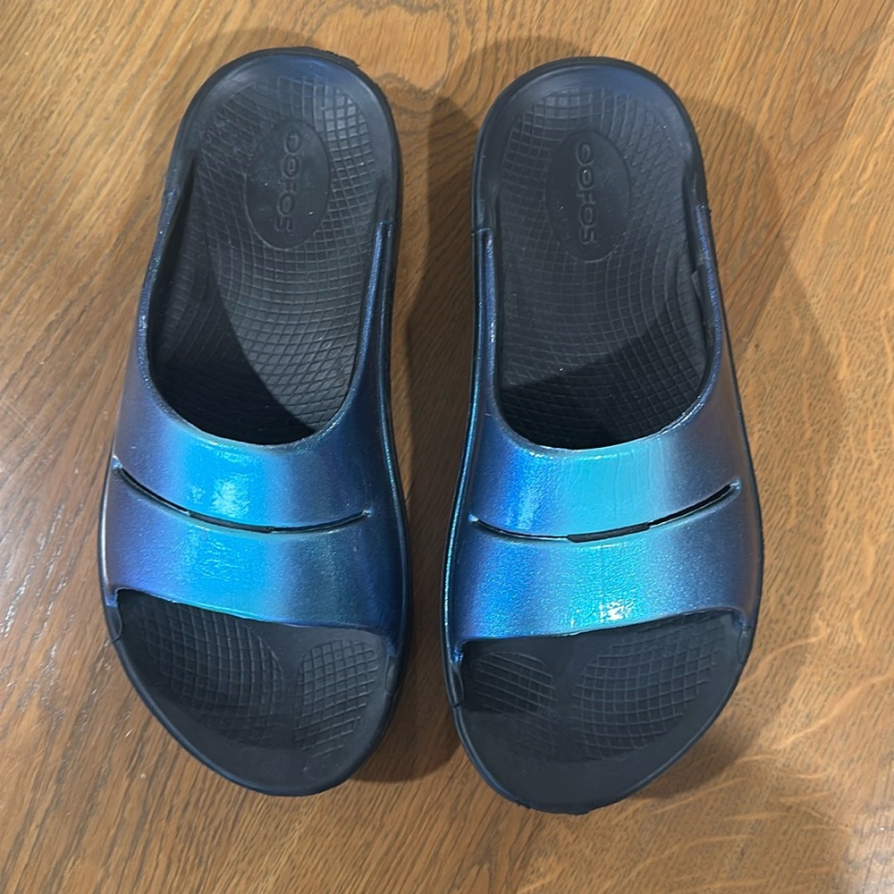 Oofos size women’s 7
